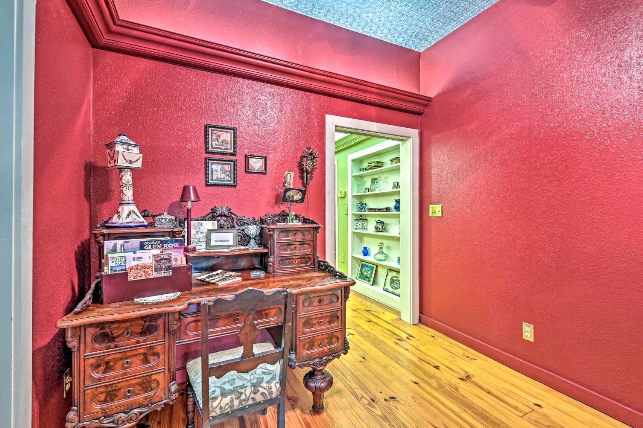 The Lilly House Historic Glen Rose Home With Porch! Bagian luar foto