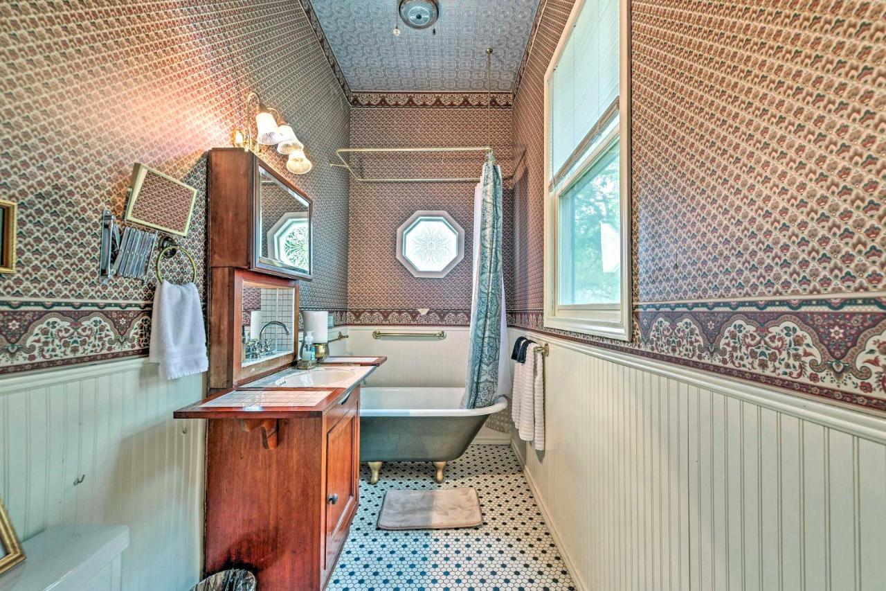 The Lilly House Historic Glen Rose Home With Porch! Bagian luar foto