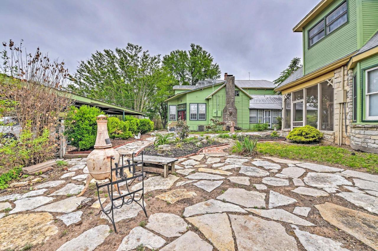 The Lilly House Historic Glen Rose Home With Porch! Bagian luar foto