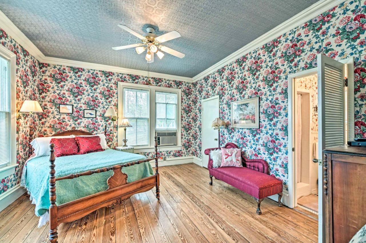 The Lilly House Historic Glen Rose Home With Porch! Bagian luar foto