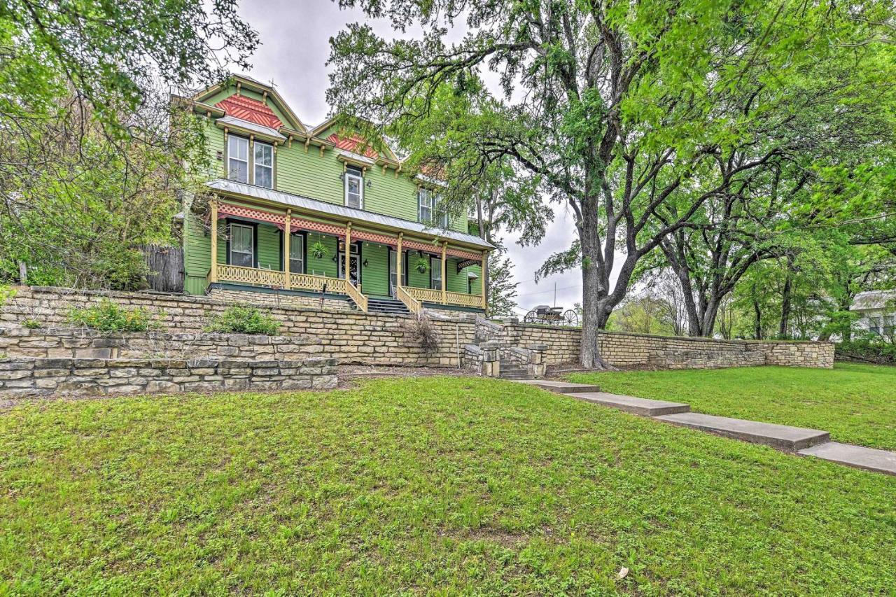 The Lilly House Historic Glen Rose Home With Porch! Bagian luar foto