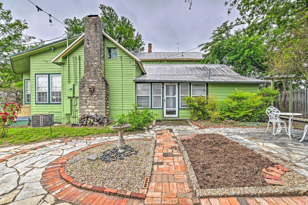 The Lilly House Historic Glen Rose Home With Porch! Bagian luar foto