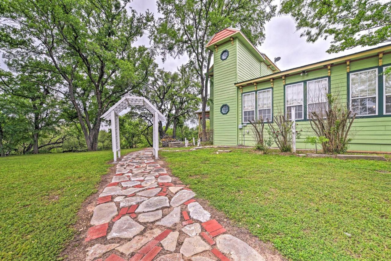 The Lilly House Historic Glen Rose Home With Porch! Bagian luar foto