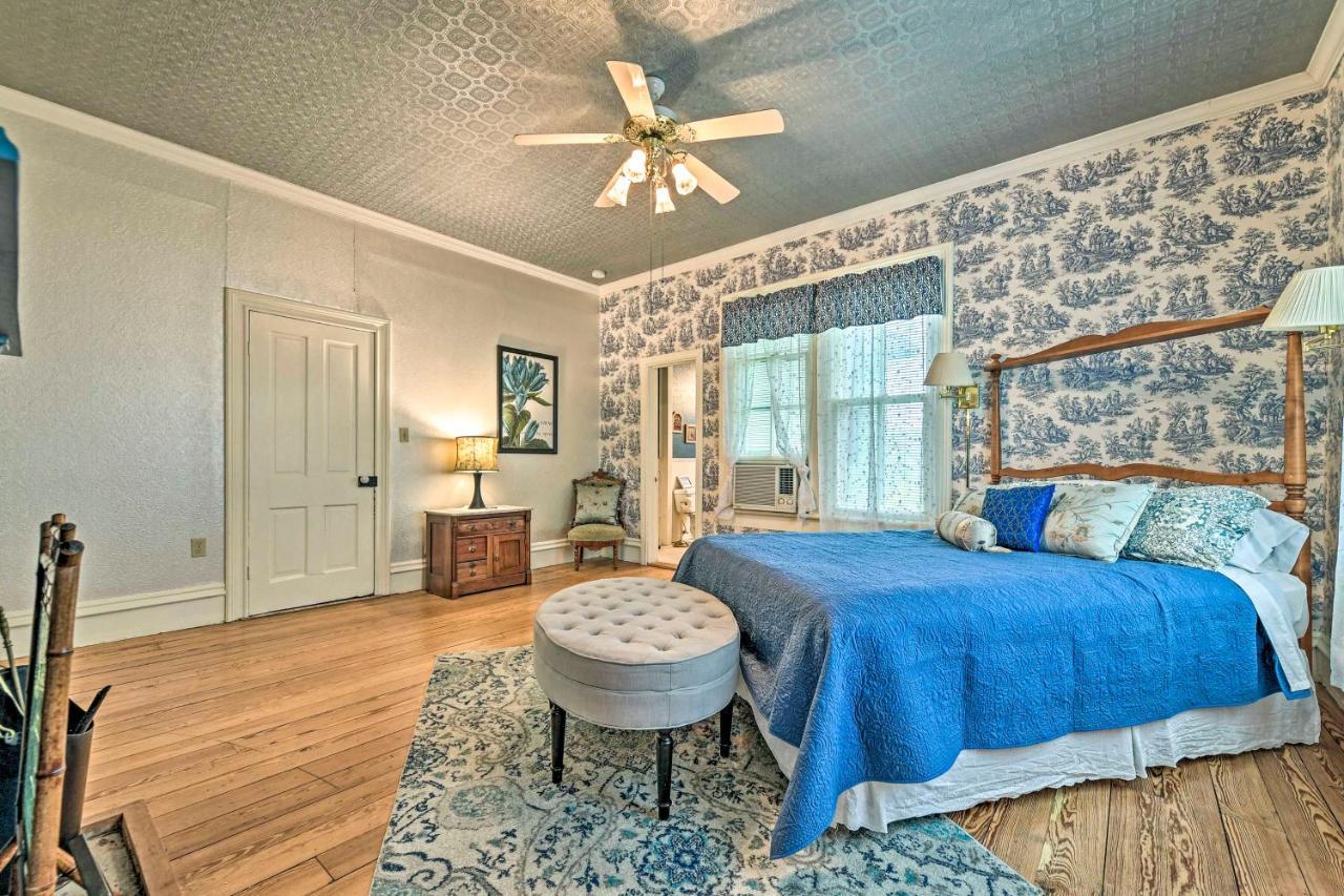 The Lilly House Historic Glen Rose Home With Porch! Bagian luar foto