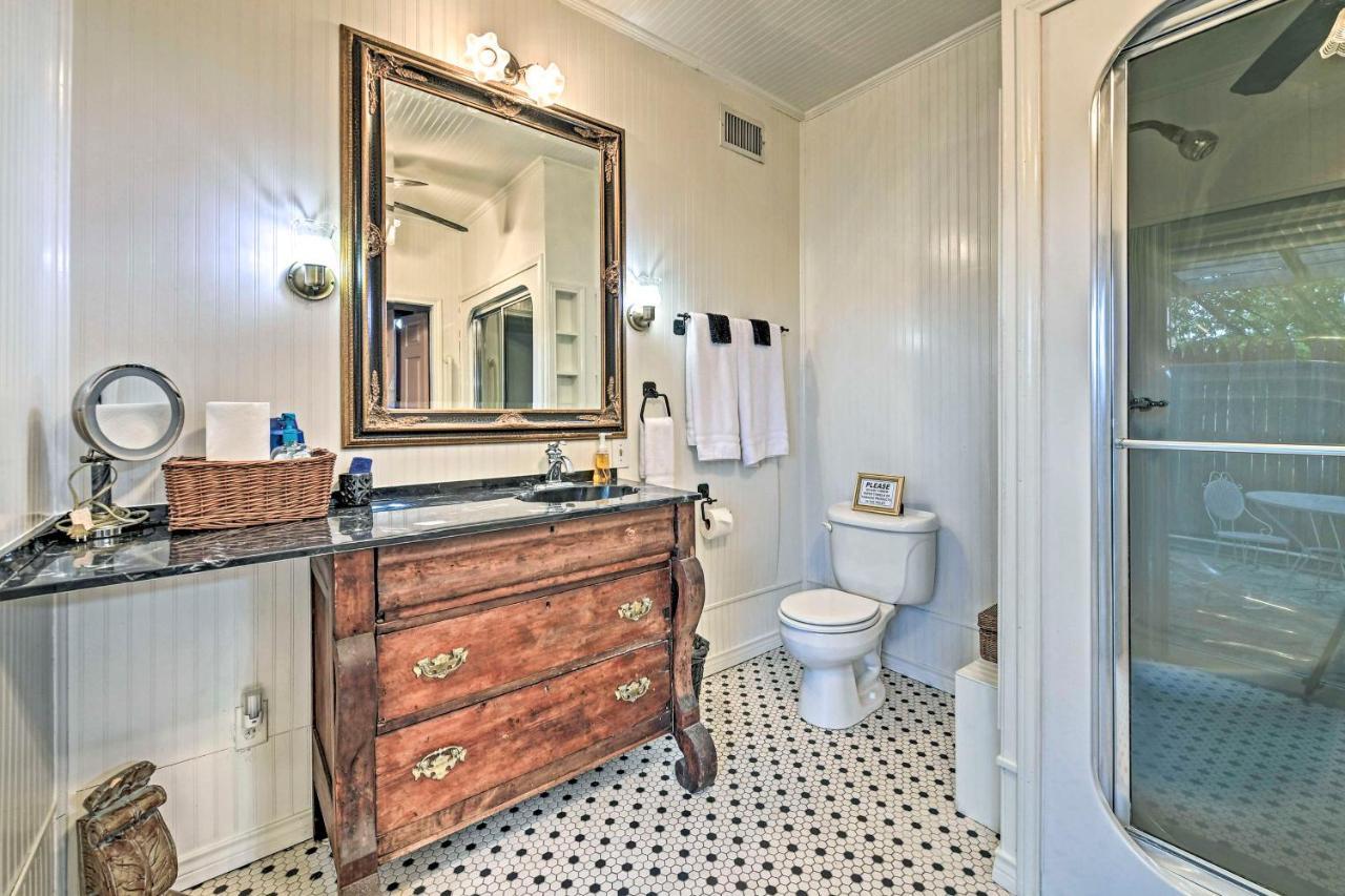 The Lilly House Historic Glen Rose Home With Porch! Bagian luar foto