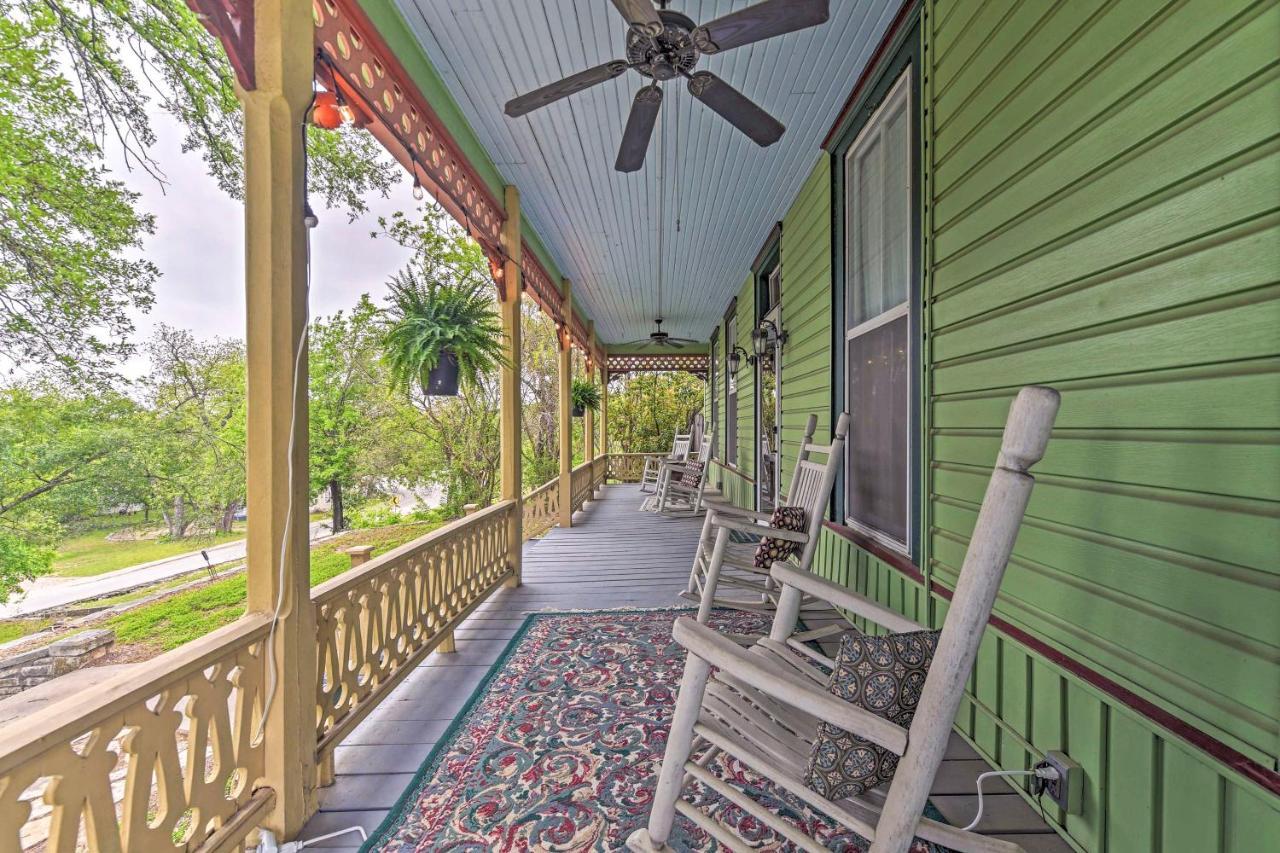 The Lilly House Historic Glen Rose Home With Porch! Bagian luar foto